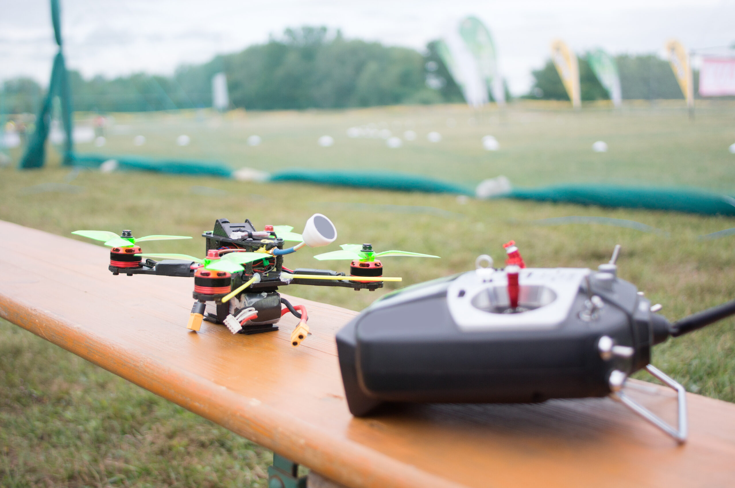 FPVドローンレースの世界で活躍する日本人と、使用機体について